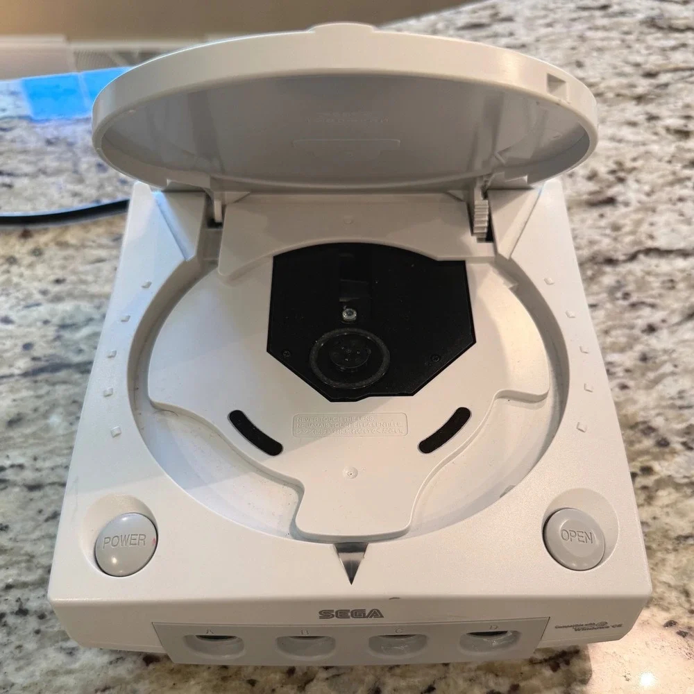 Sega Dreamcast Console HKT-3020 White System 1999 NTSC-U + 2 Controllers